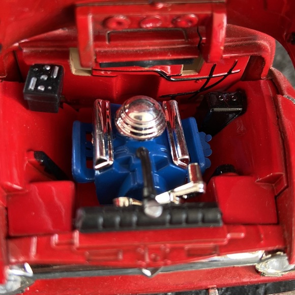 Cute red Ford collectible truck - Picture 7 of 9